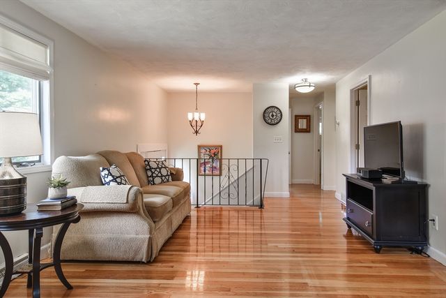 24 Upper Joclyn Ave, Framingham, MA 01701