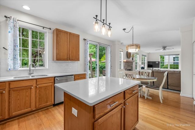 2896 Davenport Drive, West Chicago, IL 60185