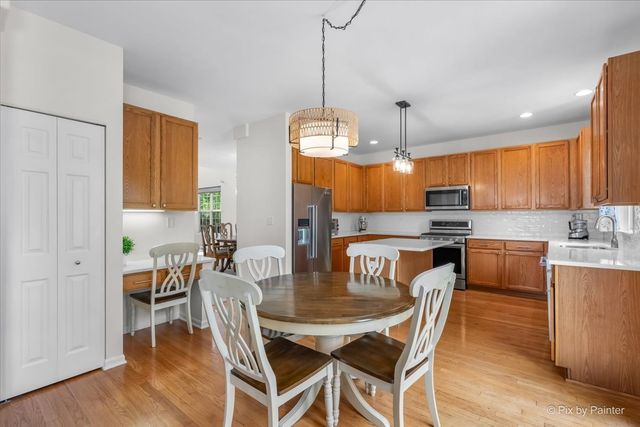 2896 Davenport Drive, West Chicago, IL 60185