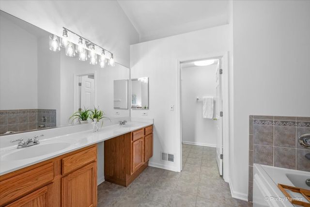 2896 Davenport Drive, West Chicago, IL 60185