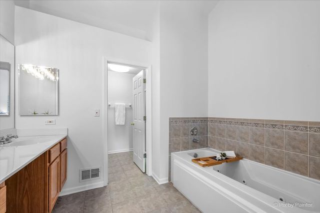 2896 Davenport Drive, West Chicago, IL 60185