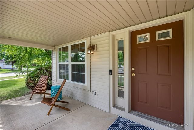 2896 Davenport Drive, West Chicago, IL 60185