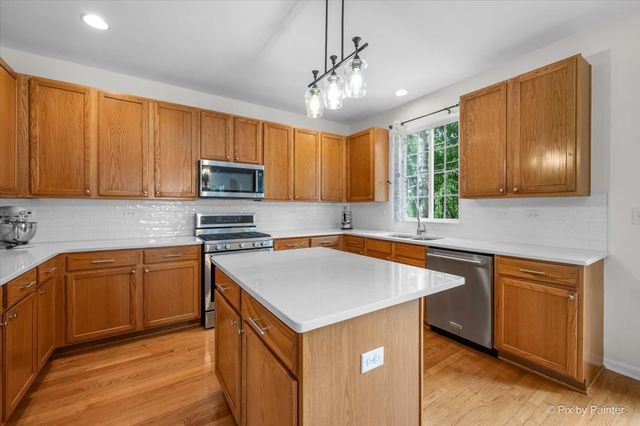 2896 Davenport Drive, West Chicago, IL 60185
