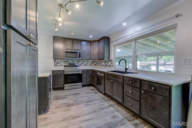 343 Turfwood Drive, Ballwin, MO 63021