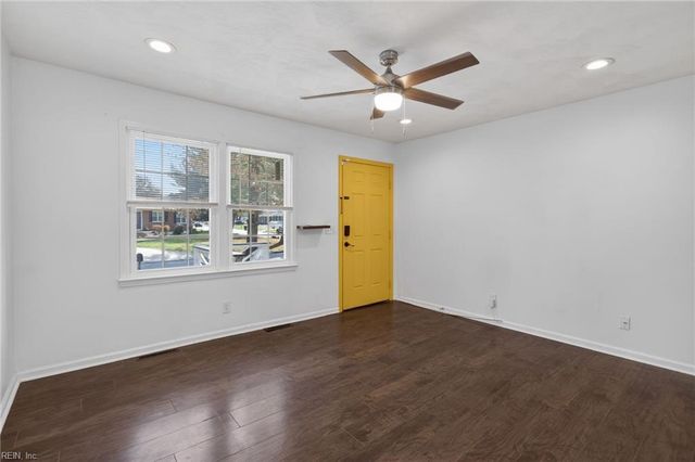 1616 Loren CRES, Portsmouth, VA 23701