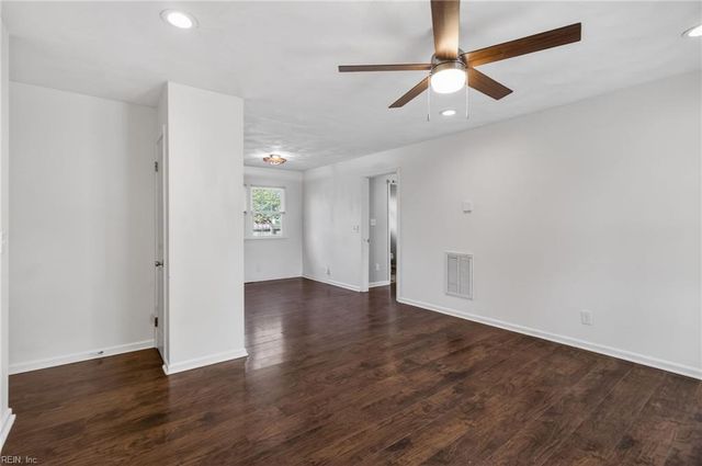 1616 Loren CRES, Portsmouth, VA 23701