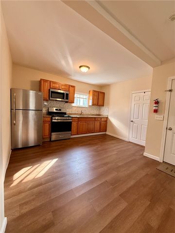 194 Harrison Street 1L, Pawtucket, RI 02860