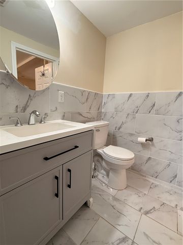 194 Harrison Street 1L, Pawtucket, RI 02860