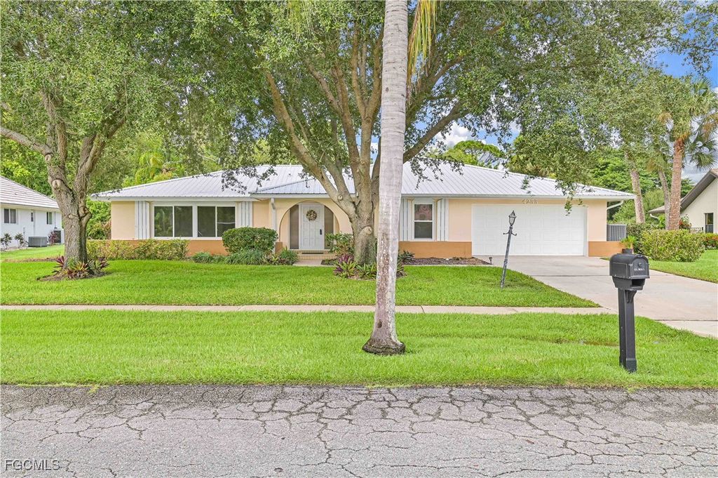 4255 Glasgow CT, North Fort Myers, FL 33903