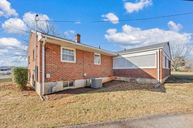 3302 Frontier RD, Roanoke, VA 24012