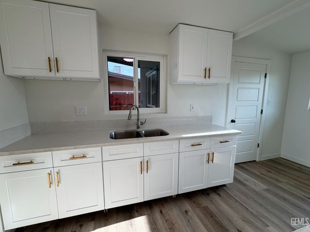 714 Greenwood Drive, Bakersfield, CA 93306