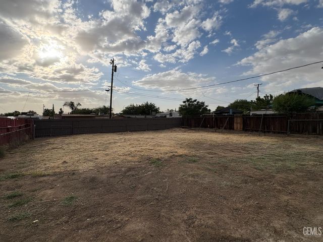 714 Greenwood Drive, Bakersfield, CA 93306