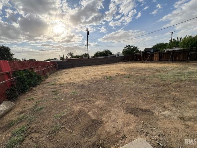 714 Greenwood Drive, Bakersfield, CA 93306