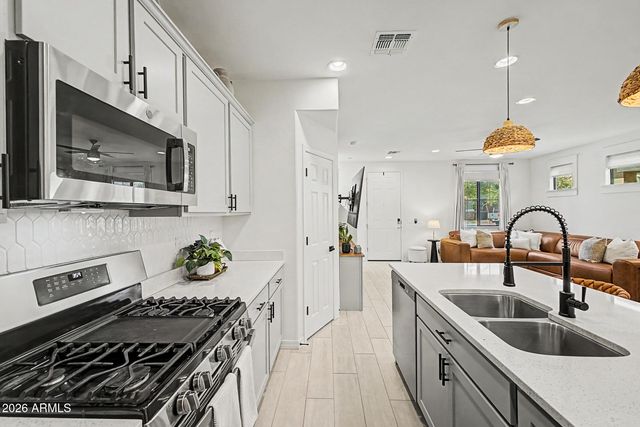8319 E IRWIN Avenue, Mesa, AZ 85209
