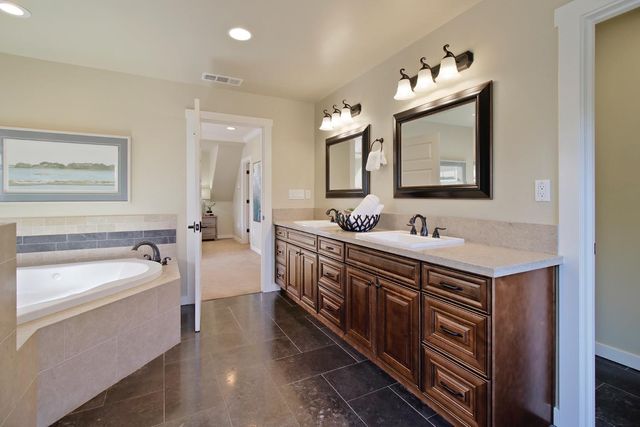 3900 M St, Sacramento, CA 95819