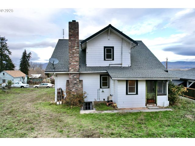826 E 15TH St, The Dalles, OR 97058