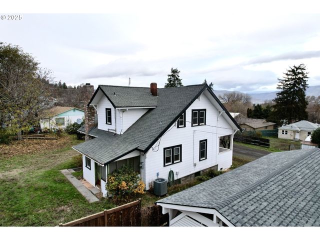 826 E 15TH St, The Dalles, OR 97058