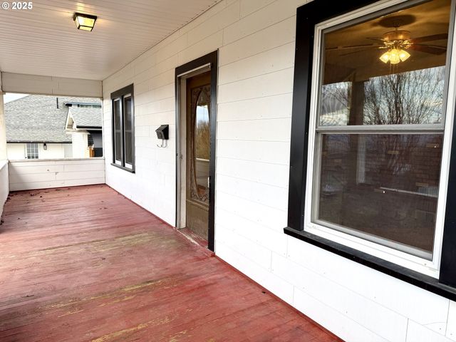 826 E 15TH St, The Dalles, OR 97058