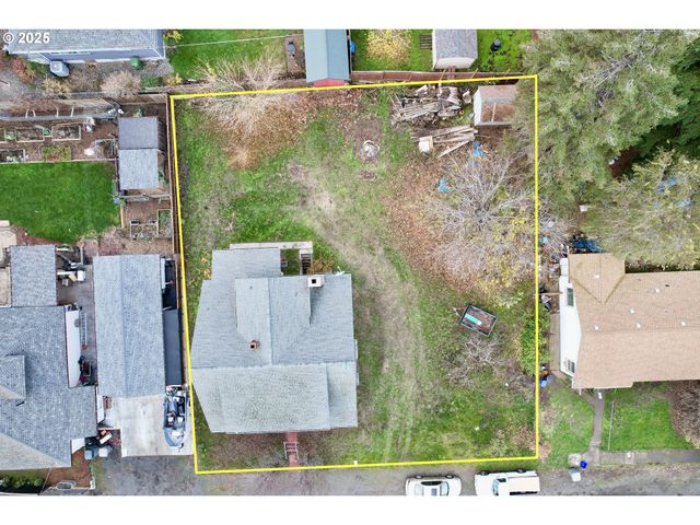 826 E 15TH St, The Dalles, OR 97058