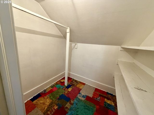 826 E 15TH St, The Dalles, OR 97058