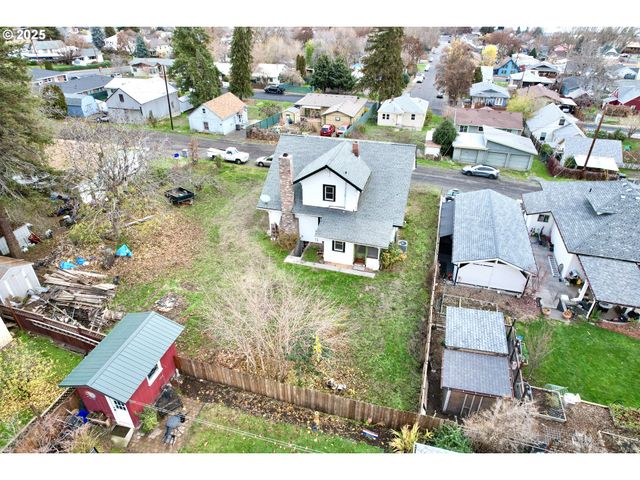 826 E 15TH St, The Dalles, OR 97058