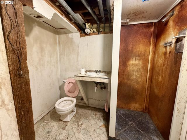 826 E 15TH St, The Dalles, OR 97058