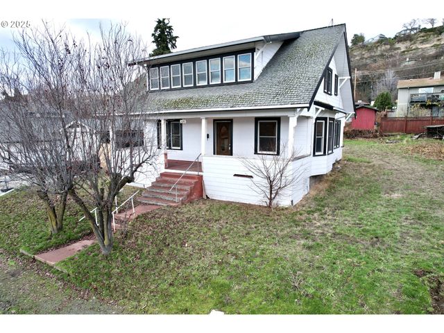 826 E 15TH St, The Dalles, OR 97058