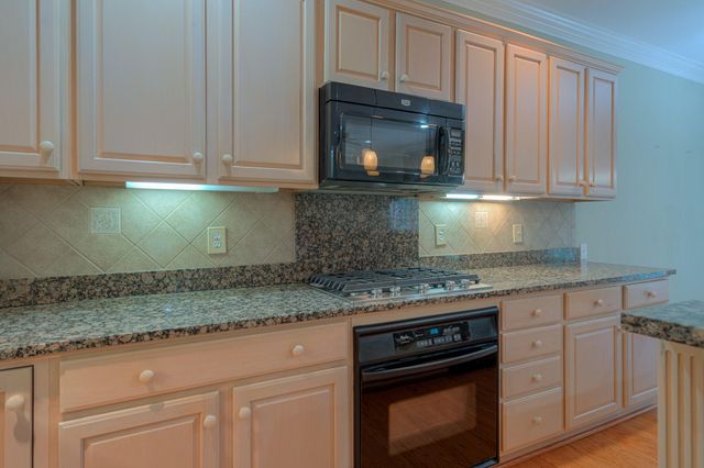 6554 Fairway Estates DR, Roanoke, VA 24018