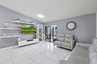 827 NE 199th St 206, Miami, FL 33179