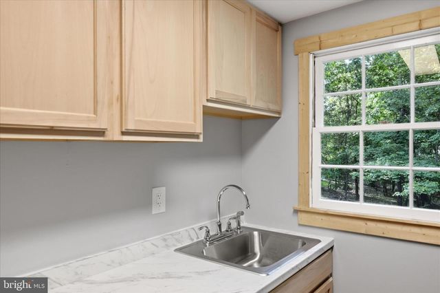 185 PLUM TREE LN, Berkeley Springs, WV 25411