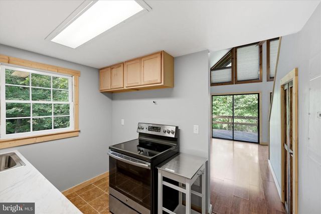 185 PLUM TREE LN, Berkeley Springs, WV 25411