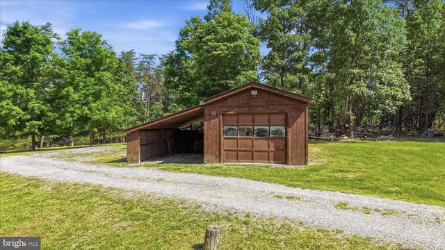 185 PLUM TREE LN, Berkeley Springs, WV 25411