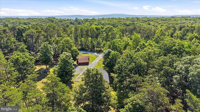185 PLUM TREE LN, Berkeley Springs, WV 25411