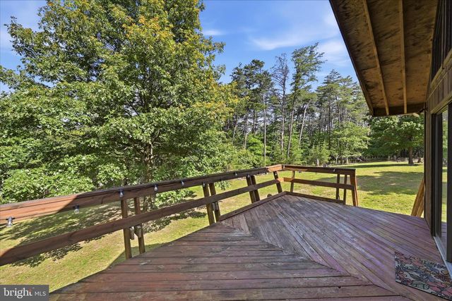 185 PLUM TREE LN, Berkeley Springs, WV 25411