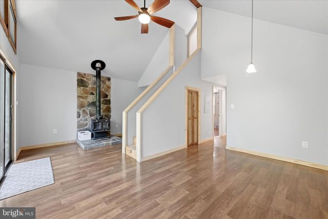 185 PLUM TREE LN, Berkeley Springs, WV 25411