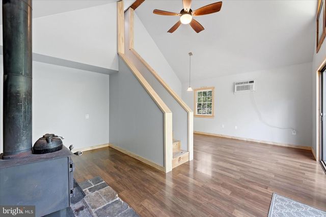 185 PLUM TREE LN, Berkeley Springs, WV 25411