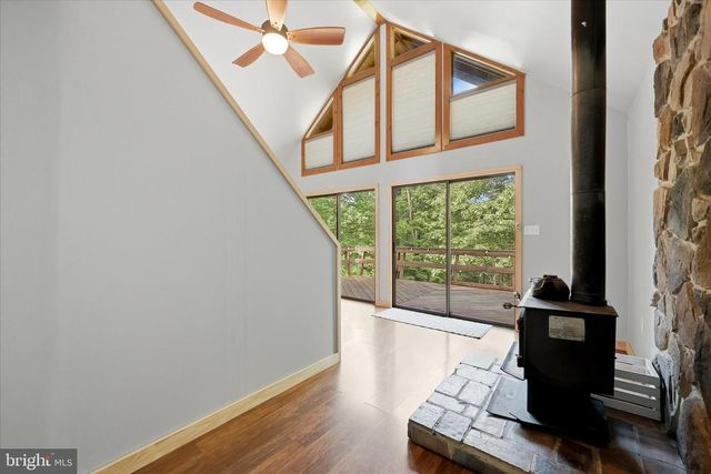 185 PLUM TREE LN, Berkeley Springs, WV 25411
