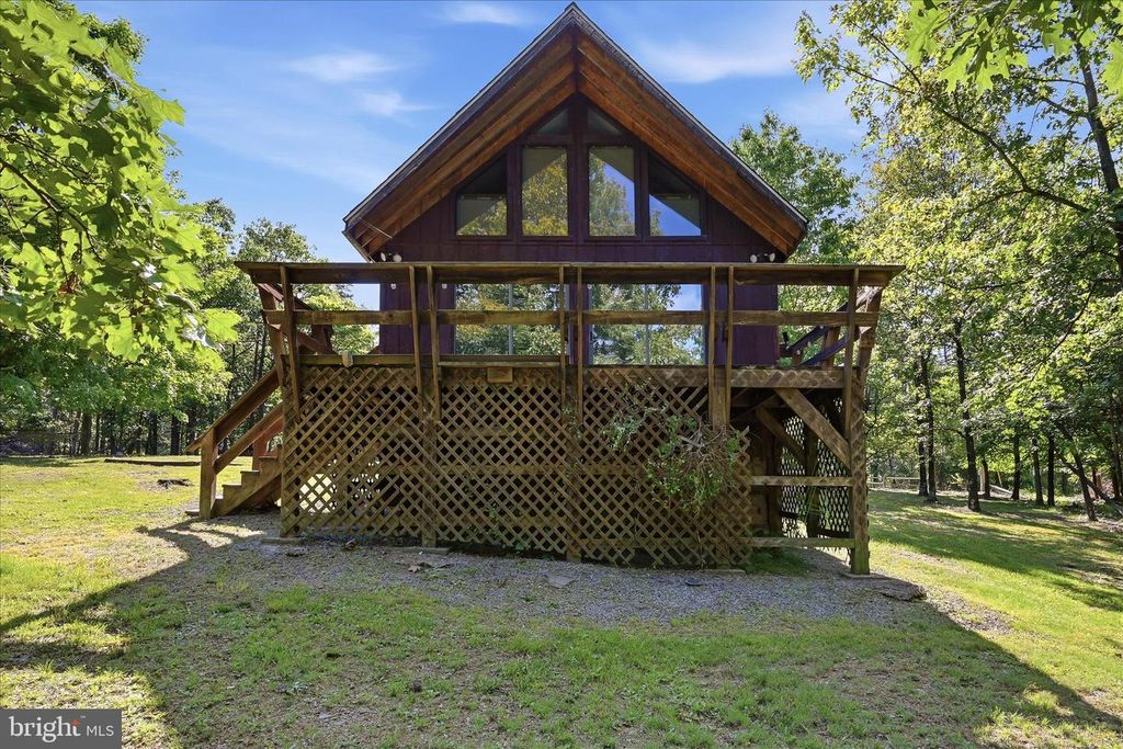 185 PLUM TREE LN, Berkeley Springs, WV 25411