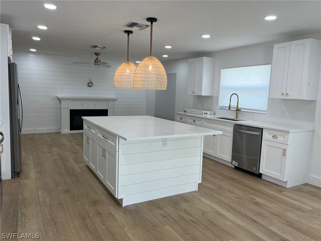 673 107th AVE N, Naples, FL 34108