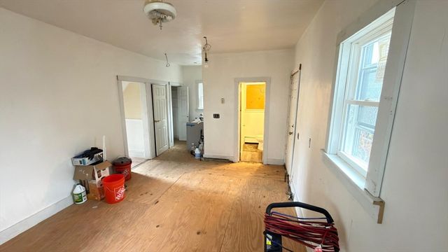 9-11 Barclay St, Worcester, MA 01604