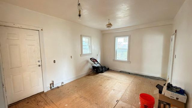 9-11 Barclay St, Worcester, MA 01604