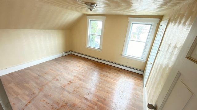 9-11 Barclay St, Worcester, MA 01604
