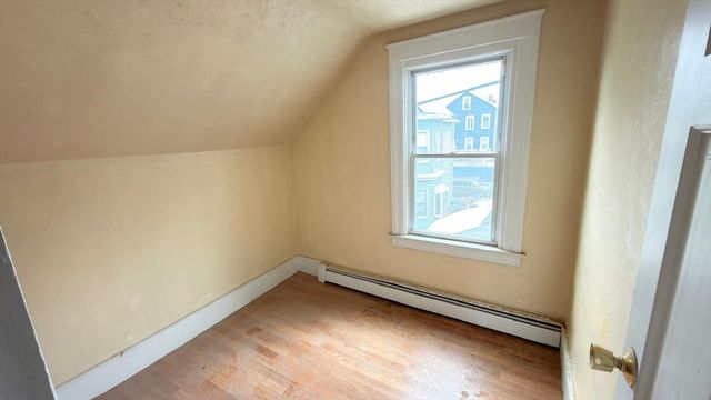 9-11 Barclay St, Worcester, MA 01604