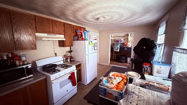 9-11 Barclay St, Worcester, MA 01604
