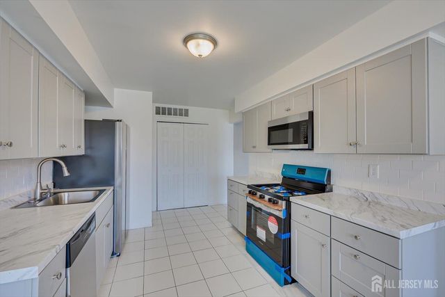 1607 Edison Glen Terrace, Edison, NJ 08837