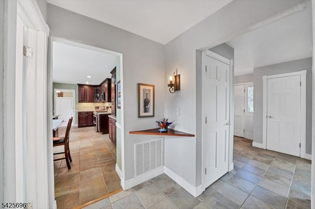 30 Aldersgate Cir, Mount Olive Twp., NJ 07828