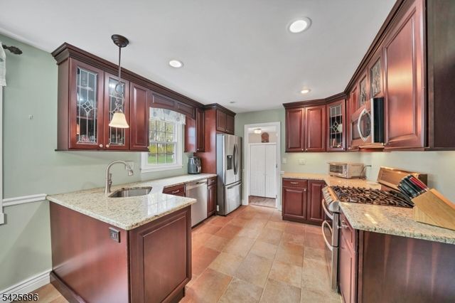 30 Aldersgate Cir, Mount Olive Twp., NJ 07828