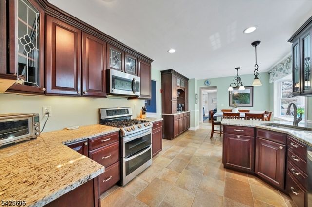 30 Aldersgate Cir, Mount Olive Twp., NJ 07828