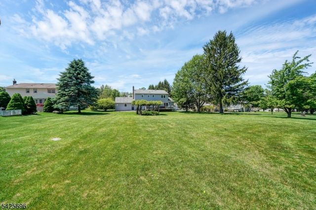 30 Aldersgate Cir, Mount Olive Twp., NJ 07828