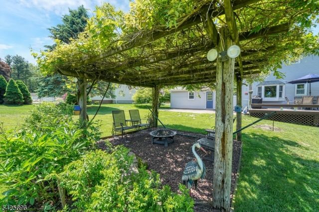 30 Aldersgate Cir, Mount Olive Twp., NJ 07828